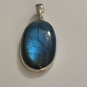 Elegant Sterling Silver and Blue labradorite Pendant